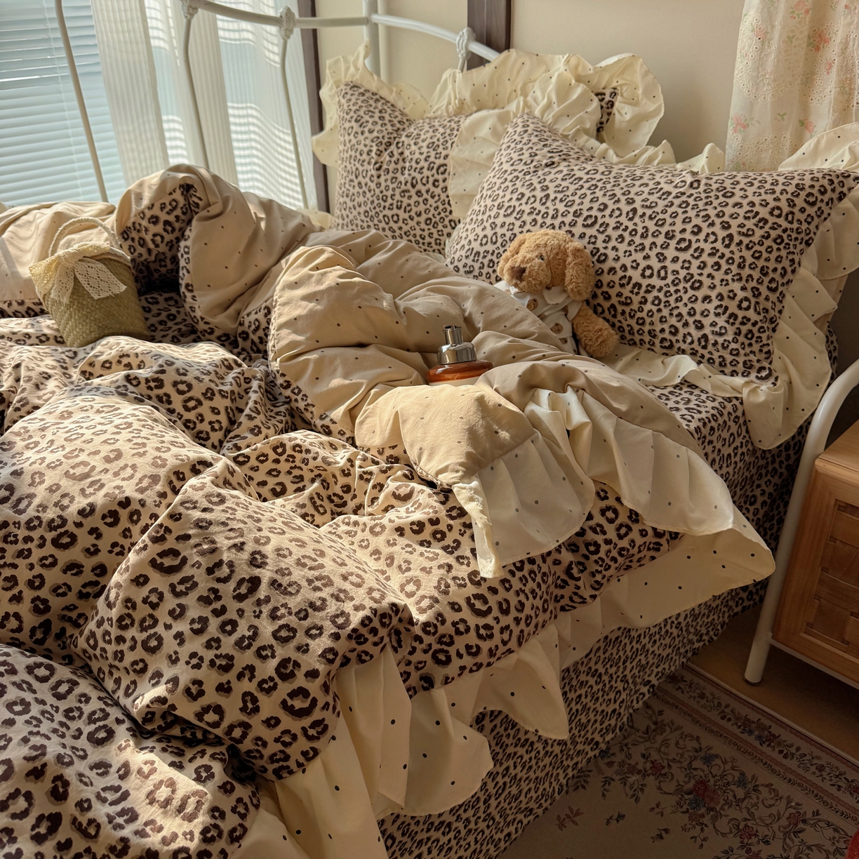 91家纺网 家纺一手货源 找家纺 摩妮卡 2026春夏新款韩版公主风花边亲肤棉水洗棉印花四件套 经典豹纹