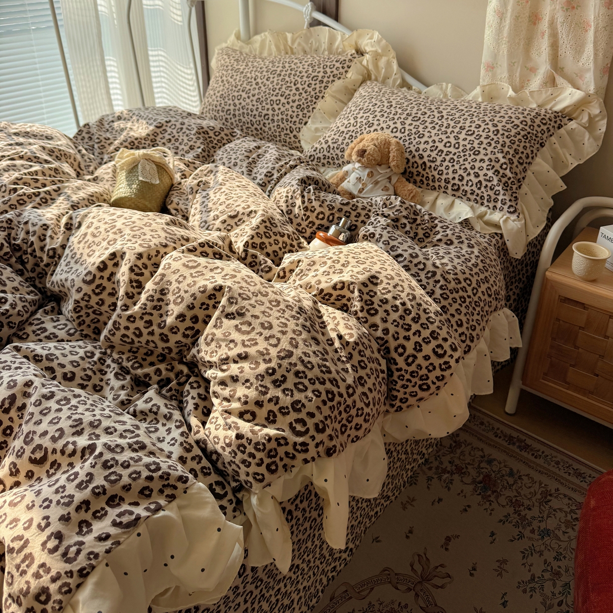 91家纺网 家纺一手货源 找家纺 摩妮卡 2026春夏新款韩版公主风花边亲肤棉水洗棉印花四件套 经典豹纹