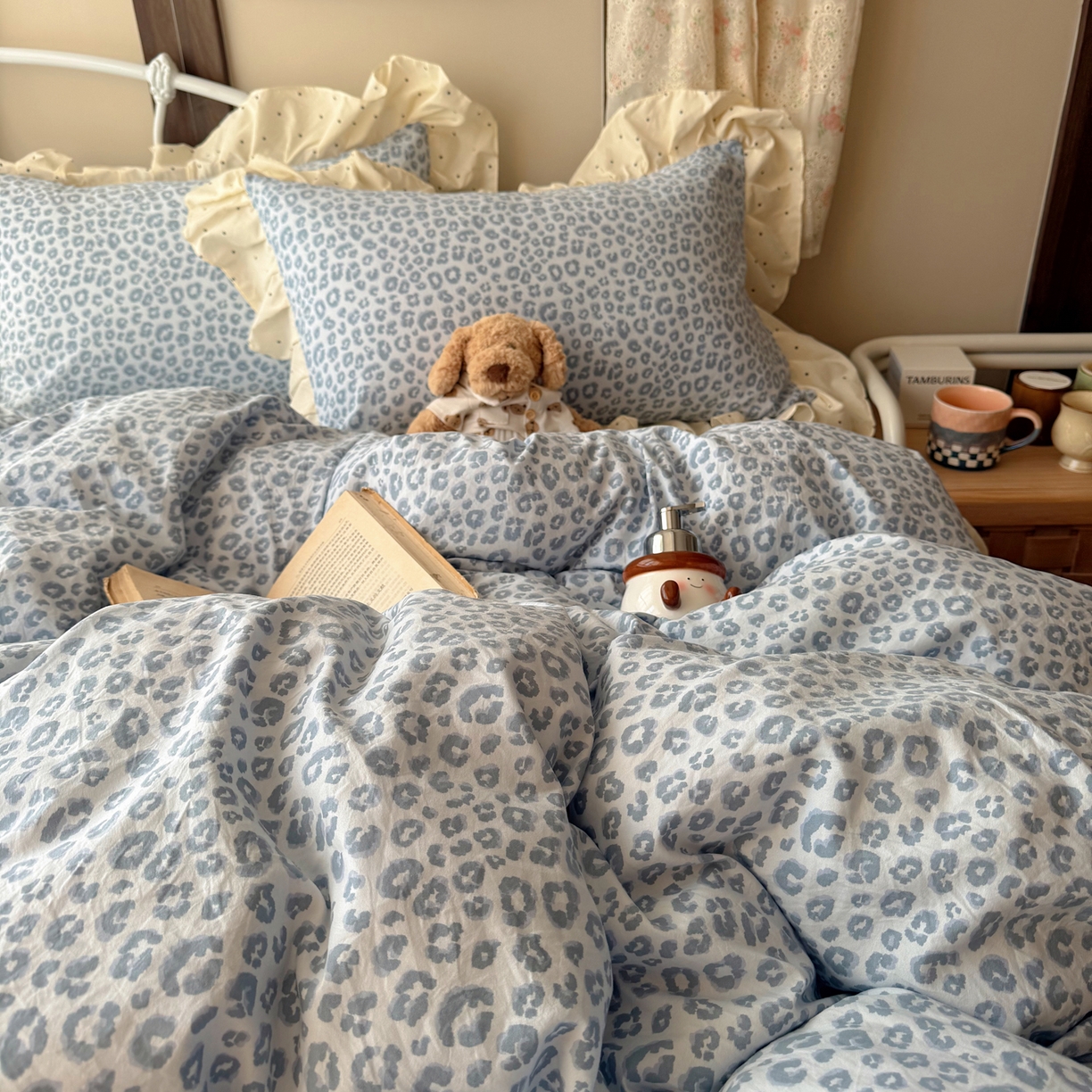 91家纺网 家纺一手货源 找家纺 摩妮卡 2026春夏新款韩版公主风花边亲肤棉水洗棉印花四件套 海盐蓝豹纹