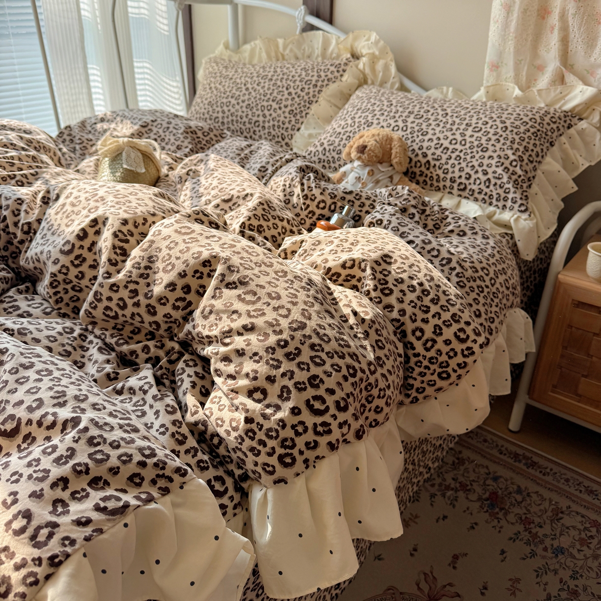 91家纺网 家纺一手货源 找家纺 摩妮卡 2026春夏新款韩版公主风花边亲肤棉水洗棉印花四件套 经典豹纹