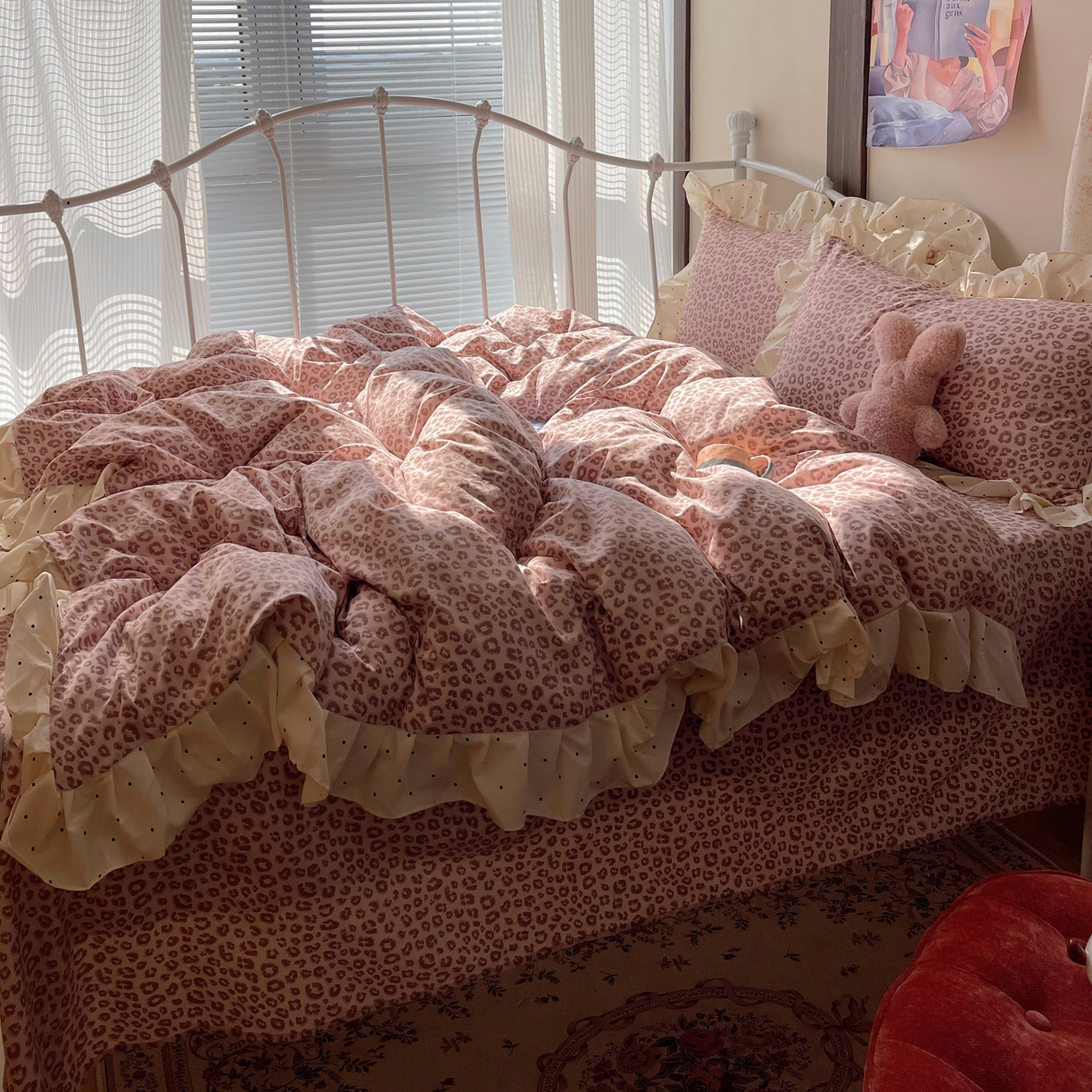 91家纺网 家纺一手货源 找家纺 摩妮卡 2026春夏新款韩版公主风花边亲肤棉水洗棉印花四件套 奶油粉豹纹