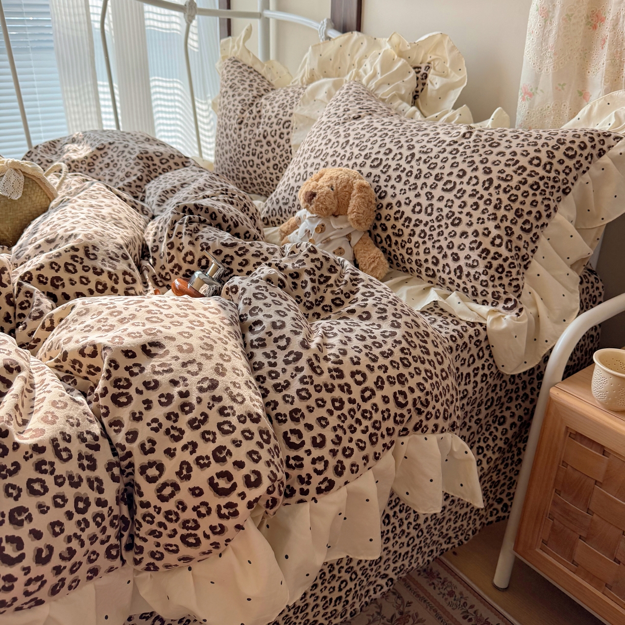 91家纺网 家纺一手货源 找家纺 摩妮卡 2026春夏新款韩版公主风花边亲肤棉水洗棉印花四件套 经典豹纹