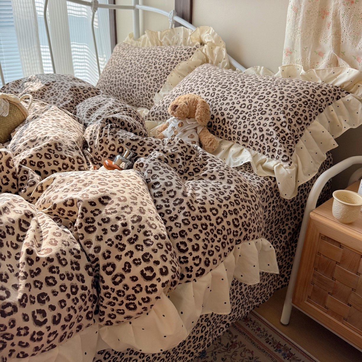 91家纺网 家纺一手货源 找家纺 摩妮卡 2026春夏新款韩版公主风花边亲肤棉水洗棉印花四件套 经典豹纹