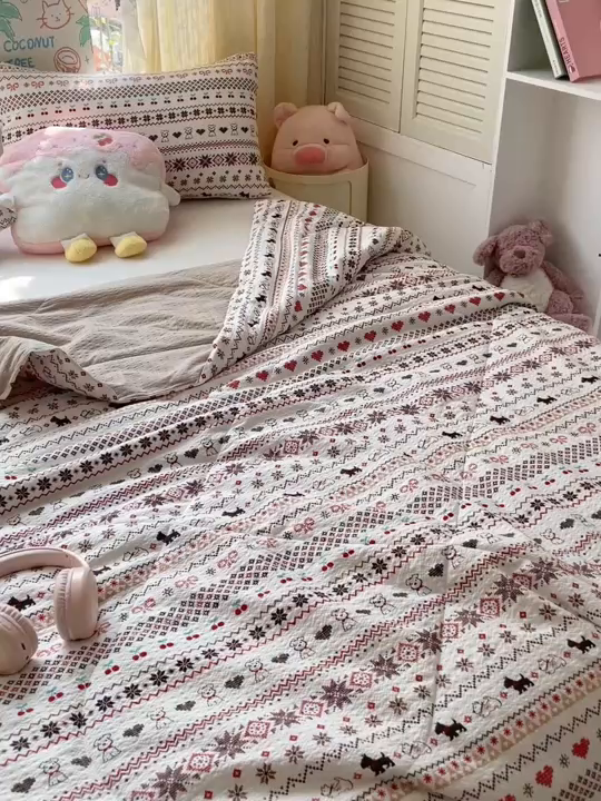 91家纺网 家纺一手货源 找家纺 老帅的工厂店 2026新款A类泡芙棉大豆夏被-费尔岛系列 红棕萌狗