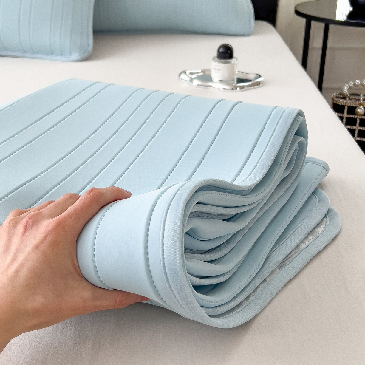 91家纺网 家纺一手货源 找家纺 （总）丝羽坊 2026新款云朵凉感纯色小冰皮软凉席-平铺款