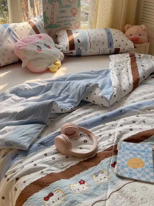 91家纺网 家纺一手货源 找家纺 老帅的工厂店 2026新款A类泡芙棉大豆夏被-费尔岛系列 云朵奶猫