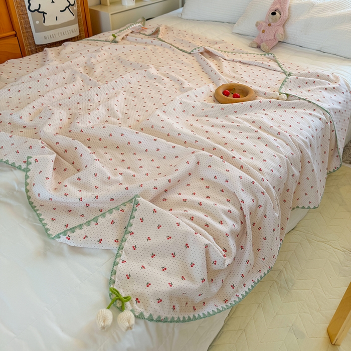 91家纺网 家纺一手货源 找家纺 潮邦创意家居 2026新A类全棉双层纱三角针四角郁金香吊坠盖毯—郁金纱语系列【含A类检测报告】 樱桃圆点