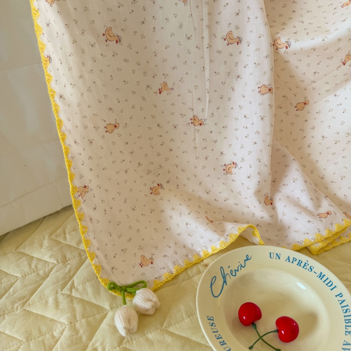 91家纺网 家纺一手货源 找家纺 潮邦创意家居 2026新A类全棉双层纱三角针四角郁金香吊坠盖毯—郁金纱语系列【含A类检测报告】 春日鸭语