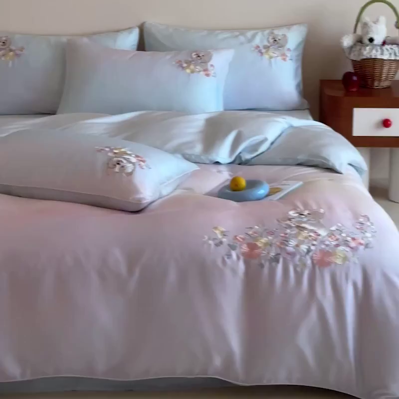 91家纺网 家纺一手货源 找家纺 爱缦 2026新款60支LF级奥地利兰精天丝夏被四件套-小雪的花园系列 小雪的花园四件套-蓝