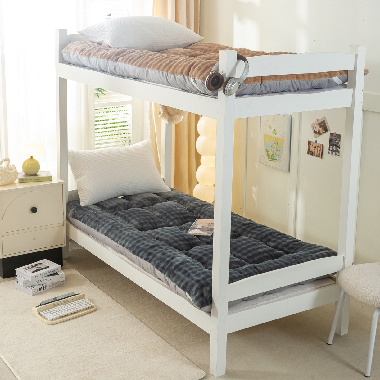 91家纺网 家纺一手货源 找家纺 蕾诺家纺 2026新款高克重牛奶兔毛绒学生通用保暖床垫 墨灰