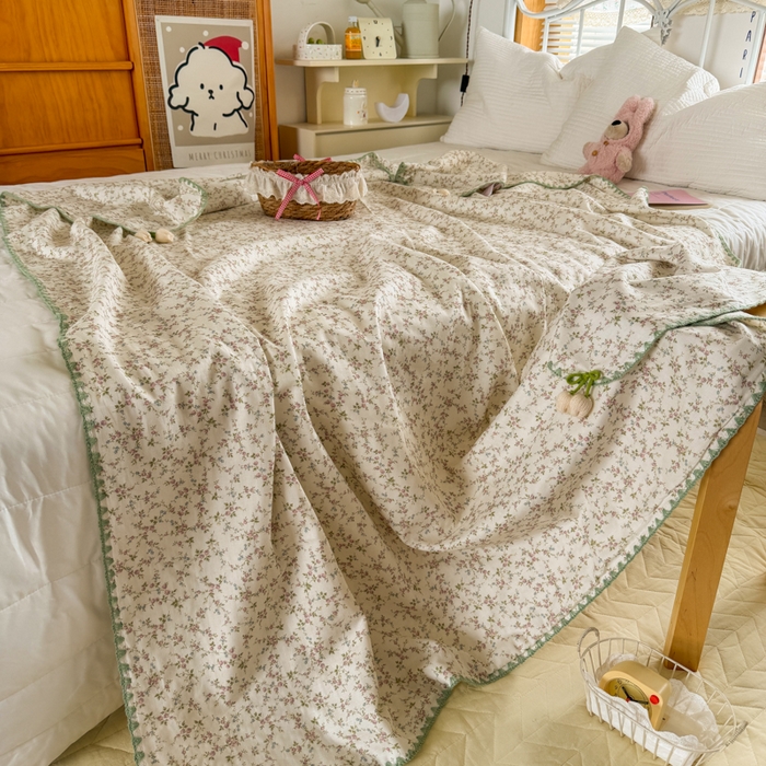 91家纺网 家纺一手货源 找家纺 潮邦创意家居 2026新A类全棉双层纱三角针四角郁金香吊坠盖毯—郁金纱语系列【含A类检测报告】 春上枝芽