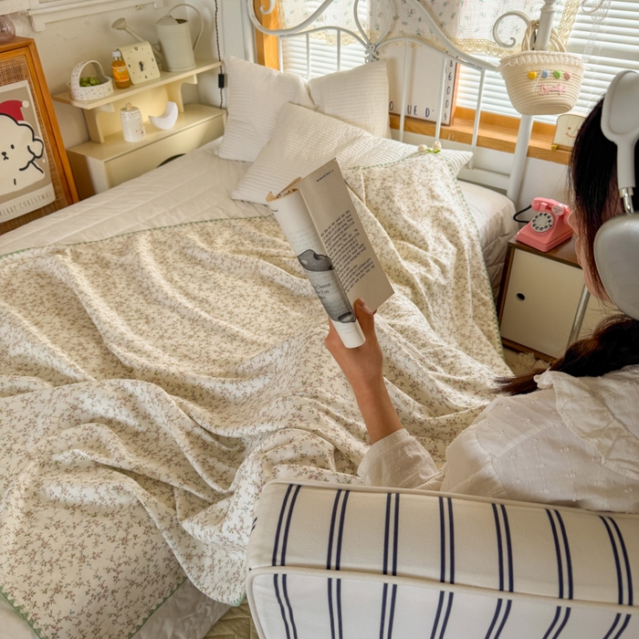 91家纺网 家纺一手货源 找家纺 潮邦创意家居 2026新A类全棉双层纱三角针四角郁金香吊坠盖毯—郁金纱语系列【含A类检测报告】 春上枝芽