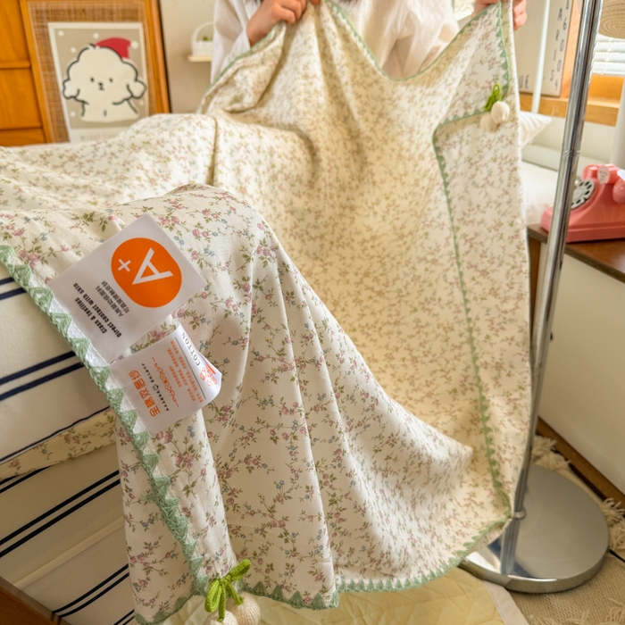 91家纺网 家纺一手货源 找家纺 潮邦创意家居 2026新A类全棉双层纱三角针四角郁金香吊坠盖毯—郁金纱语系列【含A类检测报告】 春上枝芽