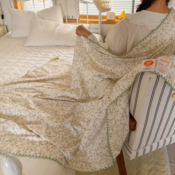 91家纺网 家纺一手货源 找家纺 潮邦创意家居 2026新A类全棉双层纱三角针四角郁金香吊坠盖毯—郁金纱语系列【含A类检测报告】 春上枝芽