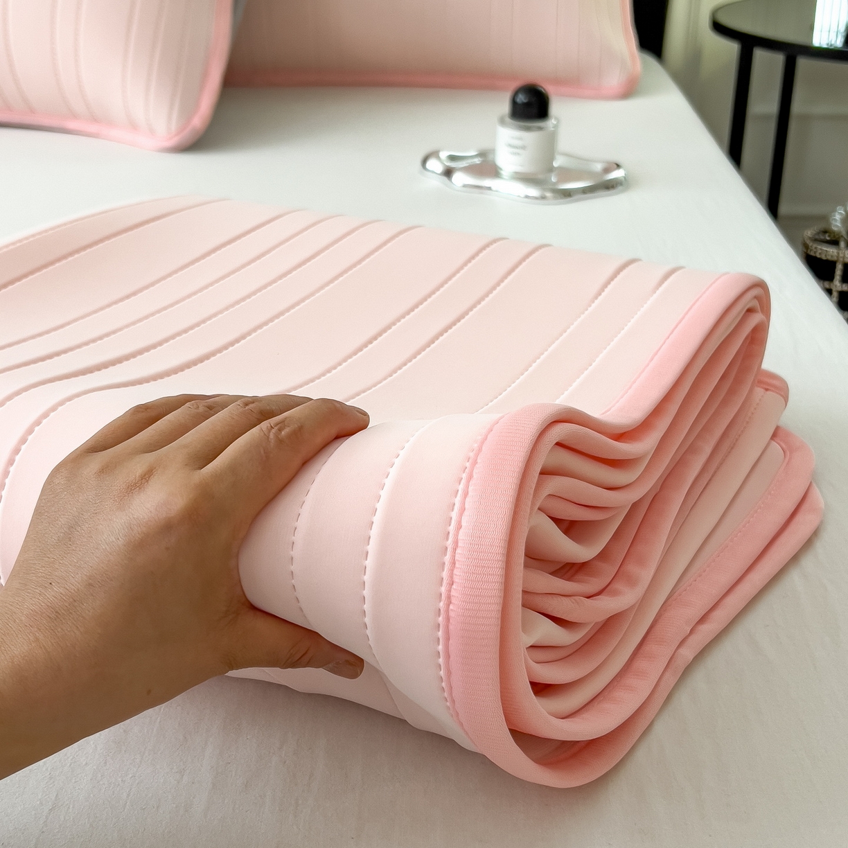 91家纺网 家纺一手货源 找家纺 丝羽坊 2026新款云朵凉感纯色小冰皮软凉席-平铺款 浅粉