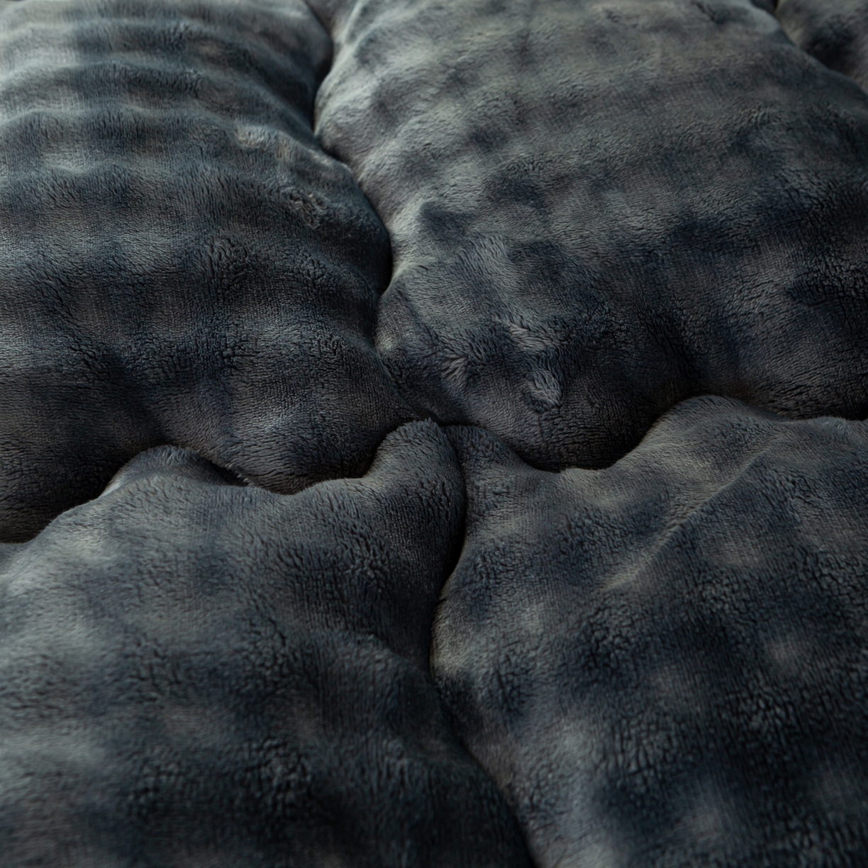 91家纺网 家纺一手货源 找家纺 蕾诺家纺 2026新款高克重牛奶兔毛绒学生通用保暖床垫 墨灰