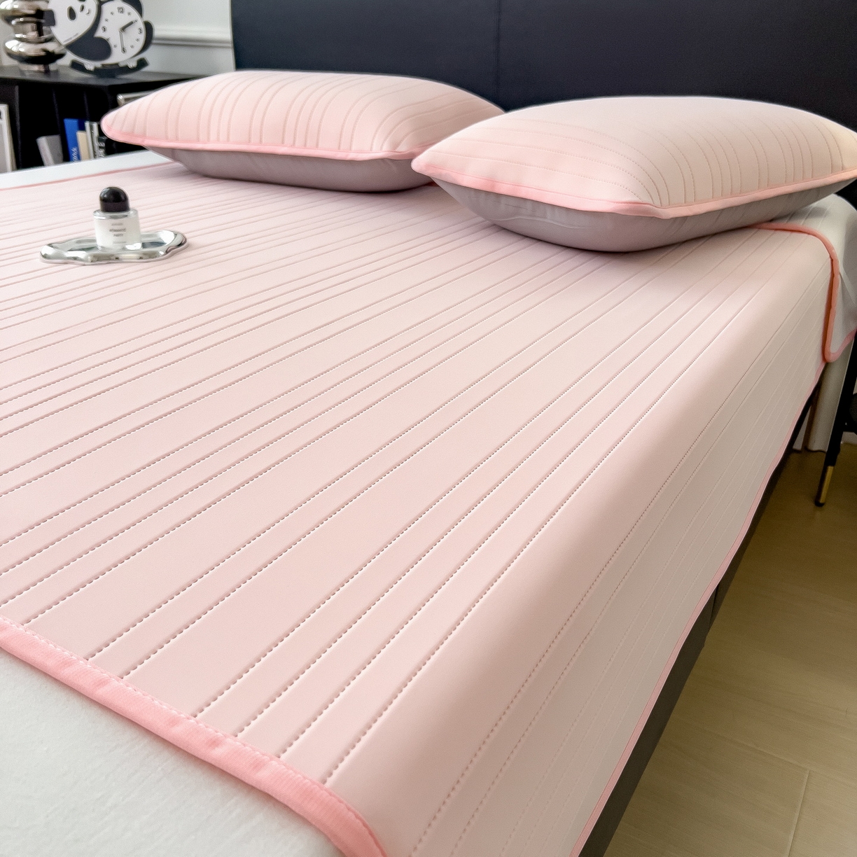 91家纺网 家纺一手货源 找家纺 丝羽坊 2026新款云朵凉感纯色小冰皮软凉席-平铺款 浅粉