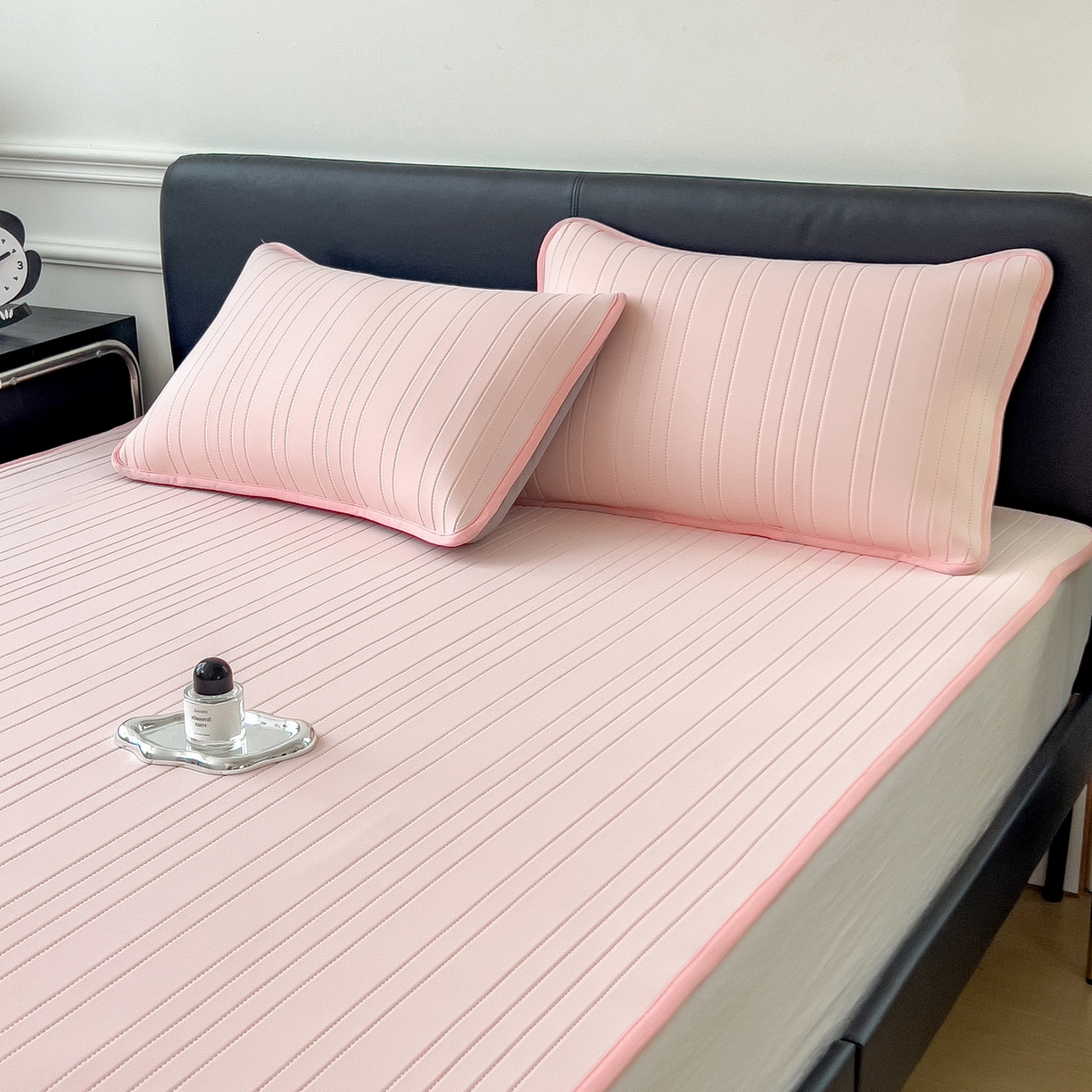 91家纺网 家纺一手货源 找家纺 丝羽坊 2026新款云朵凉感纯色小冰皮软凉席-平铺款 浅粉