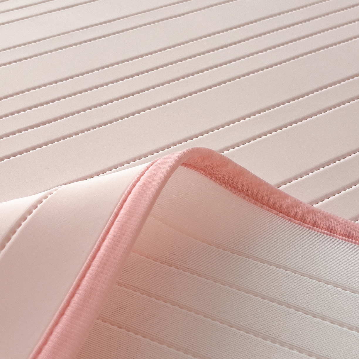 91家纺网 家纺一手货源 找家纺 丝羽坊 2026新款云朵凉感纯色小冰皮软凉席-平铺款 浅粉