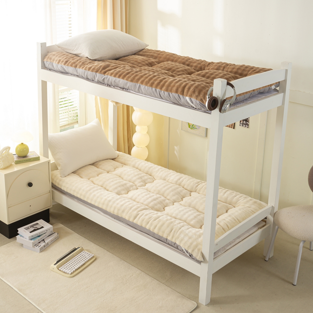 91家纺网 家纺一手货源 找家纺 蕾诺家纺 2026新款高克重牛奶兔毛绒学生通用保暖床垫 奶白