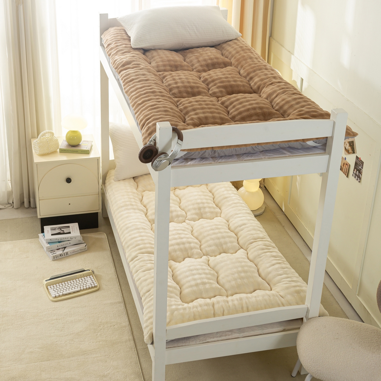 91家纺网 家纺一手货源 找家纺 蕾诺家纺 2026新款高克重牛奶兔毛绒学生通用保暖床垫 奶白