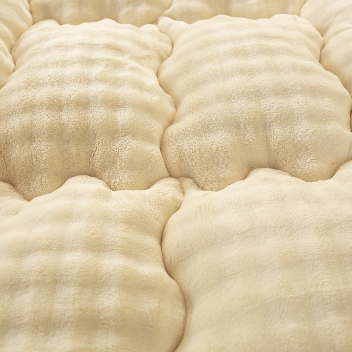 91家纺网 家纺一手货源 找家纺 蕾诺家纺 2026新款高克重牛奶兔毛绒学生通用保暖床垫 奶白