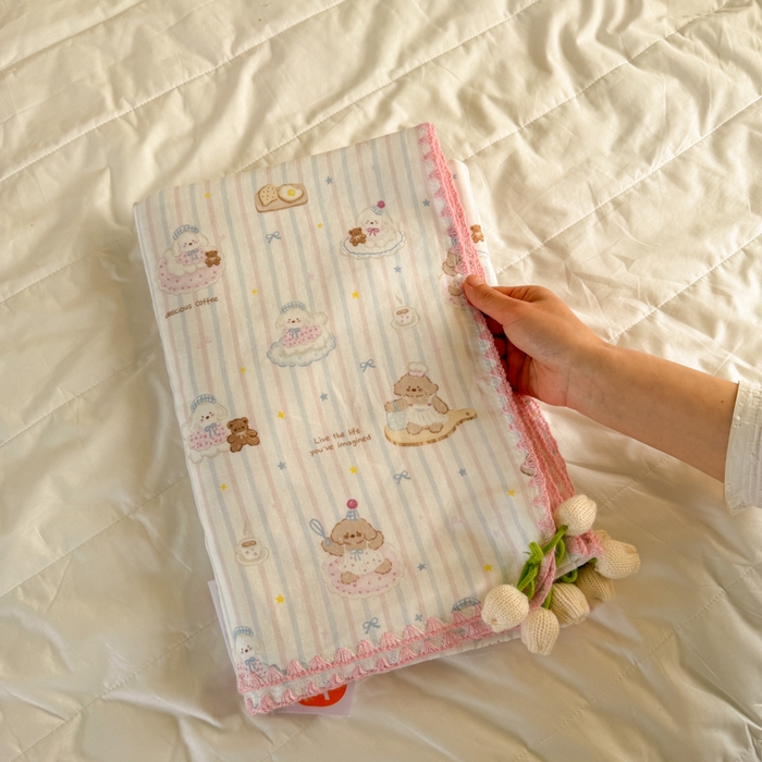 91家纺网 家纺一手货源 找家纺 潮邦创意家居 2026新A类全棉双层纱三角针四角郁金香吊坠盖毯—郁金纱语系列【含A类检测报告】 蛋糕狗