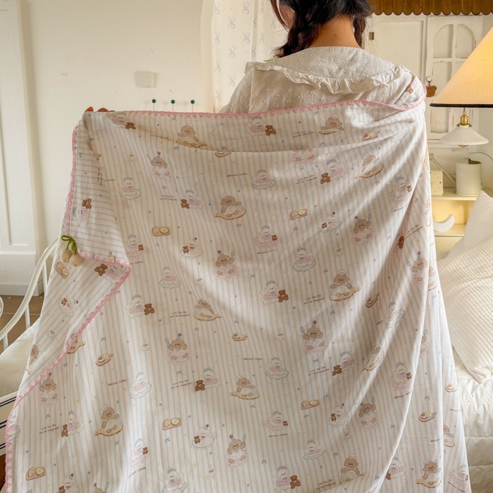 91家纺网 家纺一手货源 找家纺 潮邦创意家居 2026新A类全棉双层纱三角针四角郁金香吊坠盖毯—郁金纱语系列【含A类检测报告】 蛋糕狗