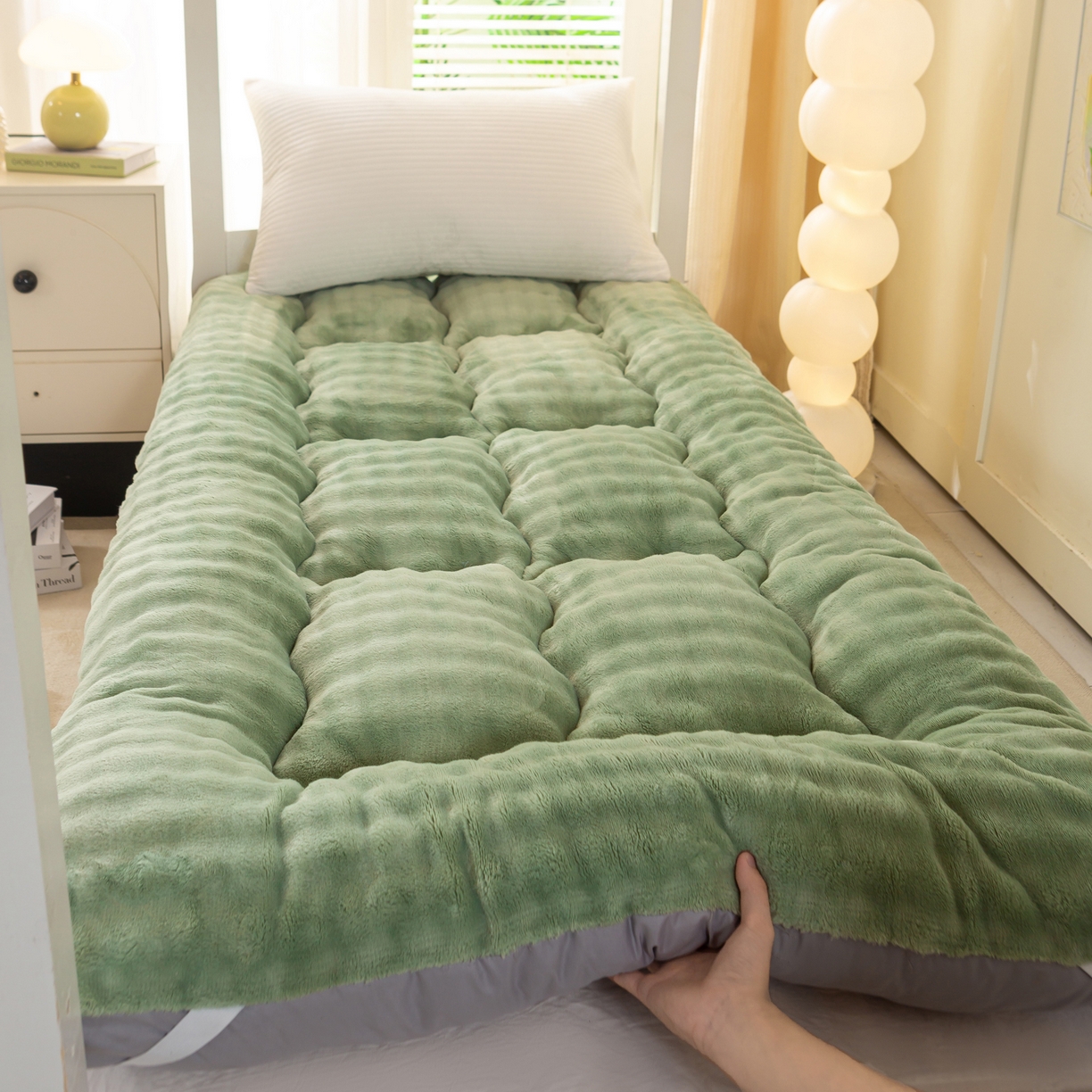 91家纺网 家纺一手货源 找家纺 蕾诺家纺 2026新款高克重牛奶兔毛绒学生通用保暖床垫 森绿