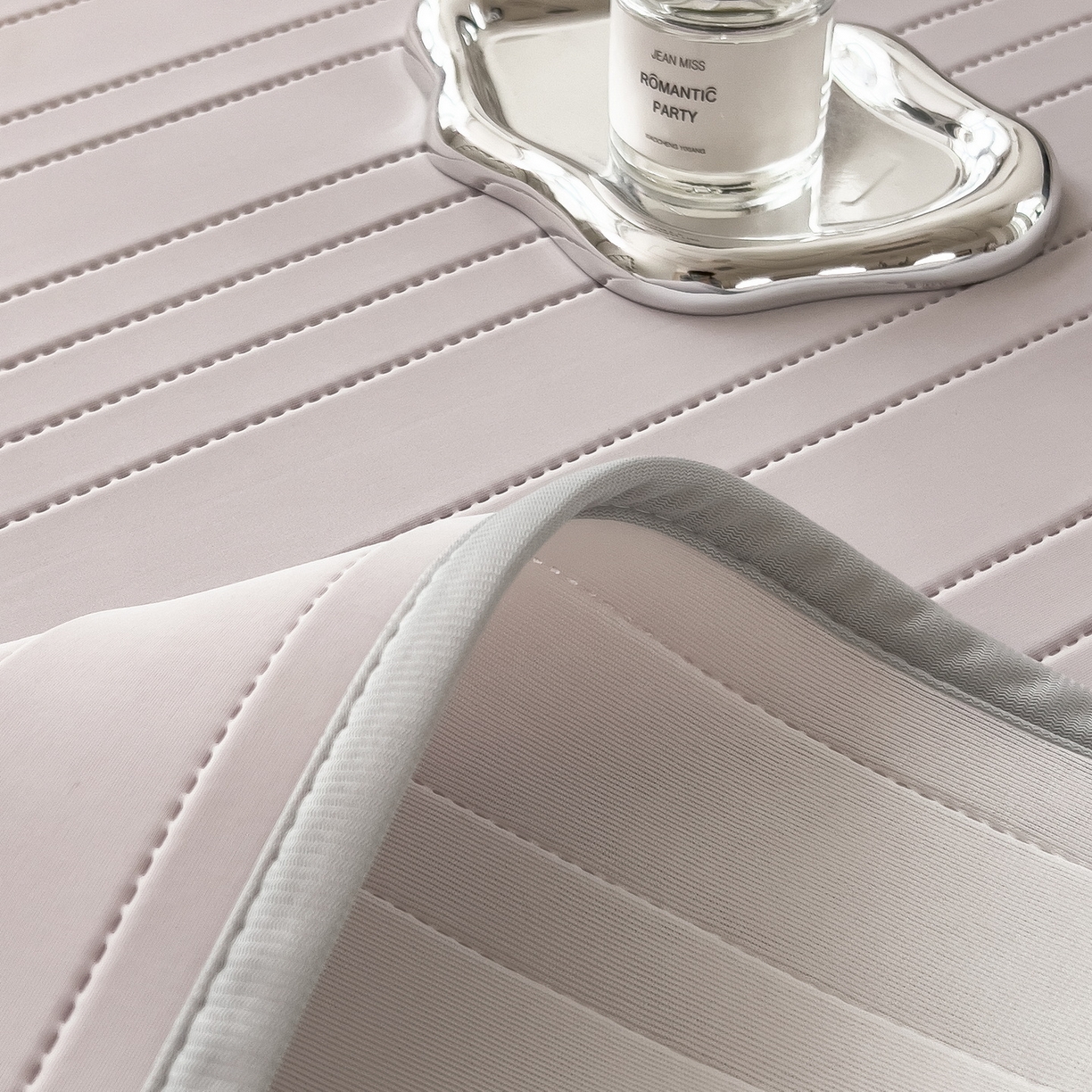 91家纺网 家纺一手货源 找家纺 丝羽坊 2026新款云朵凉感纯色小冰皮软凉席-平铺款 浅灰