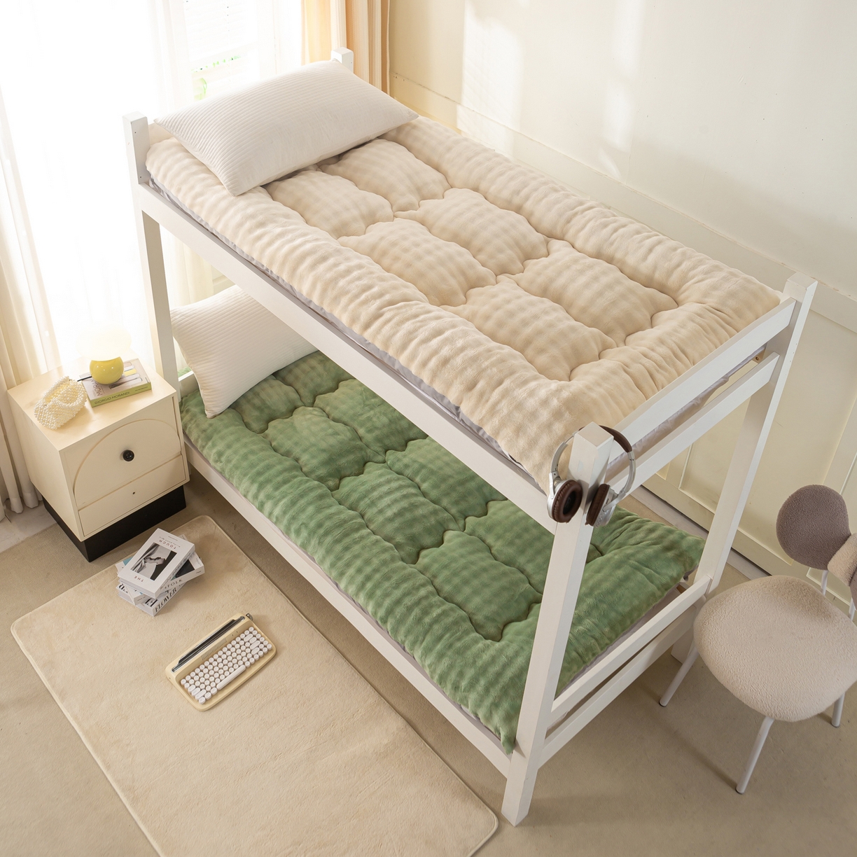 91家纺网 家纺一手货源 找家纺 蕾诺家纺 2026新款高克重牛奶兔毛绒学生通用保暖床垫 森绿