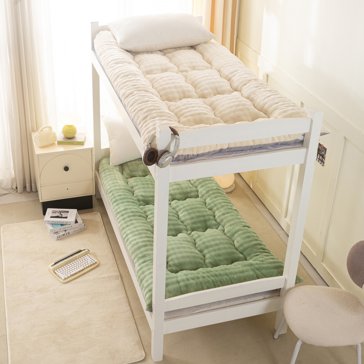 91家纺网 家纺一手货源 找家纺 蕾诺家纺 2026新款高克重牛奶兔毛绒学生通用保暖床垫 森绿