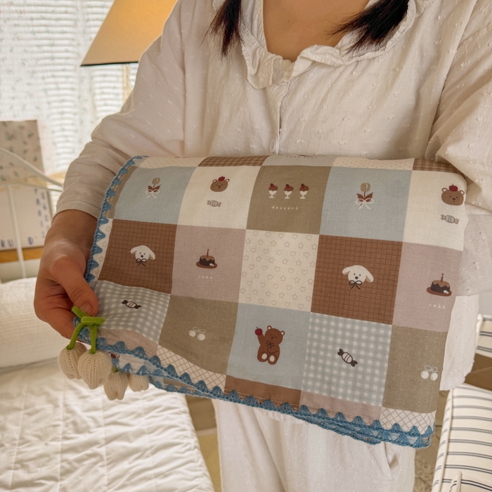 91家纺网 家纺一手货源 找家纺 潮邦创意家居 2026新A类全棉双层纱三角针四角郁金香吊坠盖毯—郁金纱语系列【含A类检测报告】 方块动物园