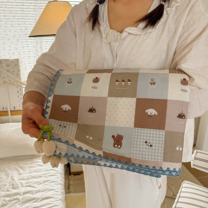 91家纺网 家纺一手货源 找家纺 潮邦创意家居 2026新A类全棉双层纱三角针四角郁金香吊坠盖毯—郁金纱语系列【含A类检测报告】 方块动物园