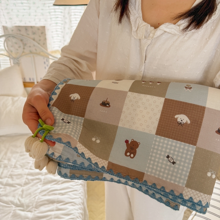 91家纺网 家纺一手货源 找家纺 潮邦创意家居 2026新A类全棉双层纱三角针四角郁金香吊坠盖毯—郁金纱语系列【含A类检测报告】 方块动物园