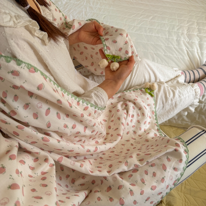 91家纺网 家纺一手货源 找家纺 潮邦创意家居 2026新A类全棉双层纱三角针四角郁金香吊坠盖毯—郁金纱语系列【含A类检测报告】 粉草莓