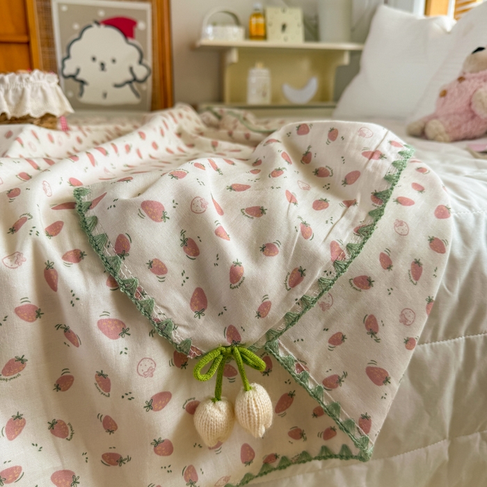 91家纺网 家纺一手货源 找家纺 潮邦创意家居 2026新A类全棉双层纱三角针四角郁金香吊坠盖毯—郁金纱语系列【含A类检测报告】 粉草莓