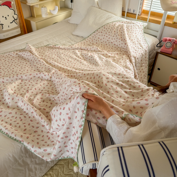 91家纺网 家纺一手货源 找家纺 潮邦创意家居 2026新A类全棉双层纱三角针四角郁金香吊坠盖毯—郁金纱语系列【含A类检测报告】 粉草莓