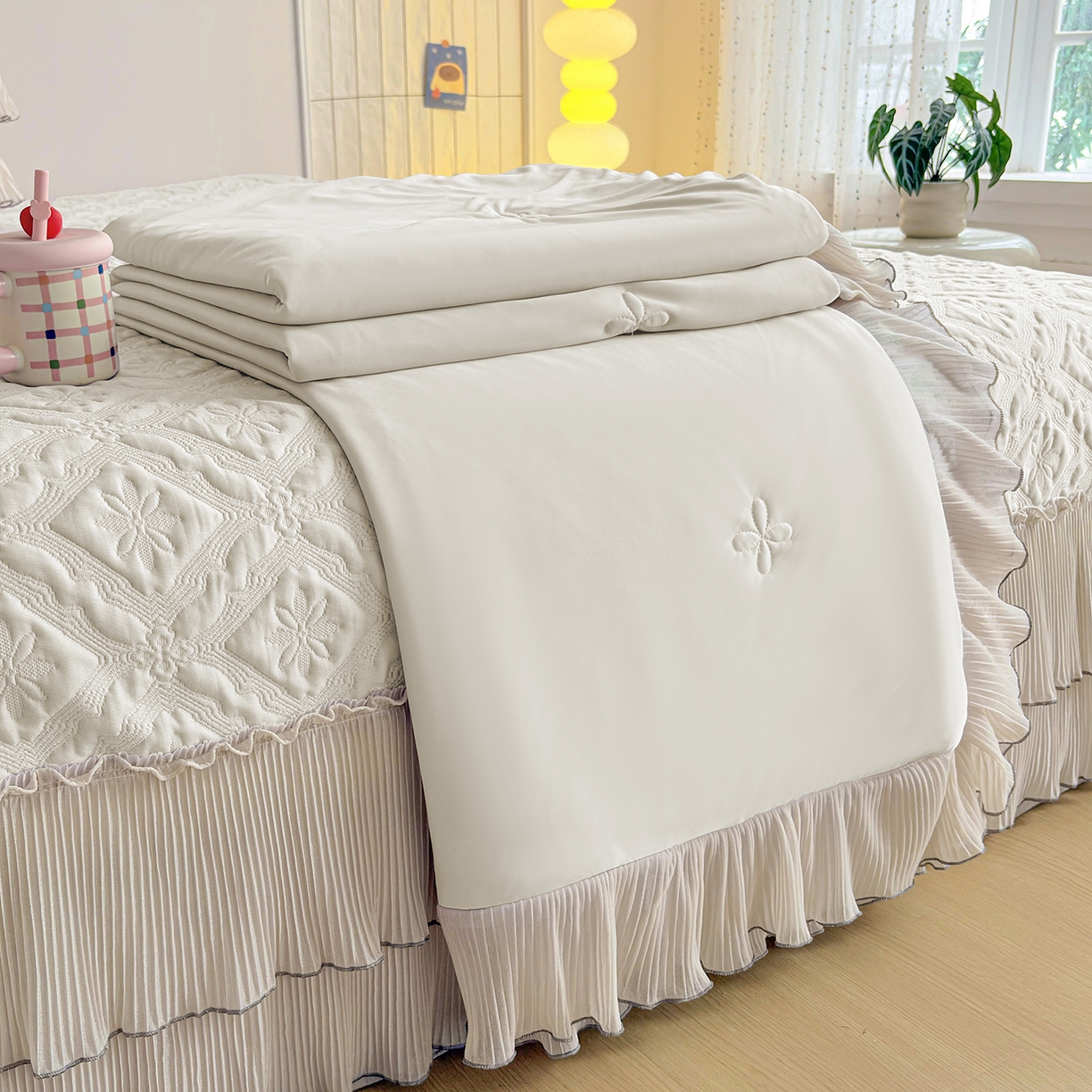 91家纺网 家纺一手货源 找家纺 锦格家纺 2026新款凉感丝网纱凉席夏被夏凉被空调被四件套 洛芙漫-奶昔白