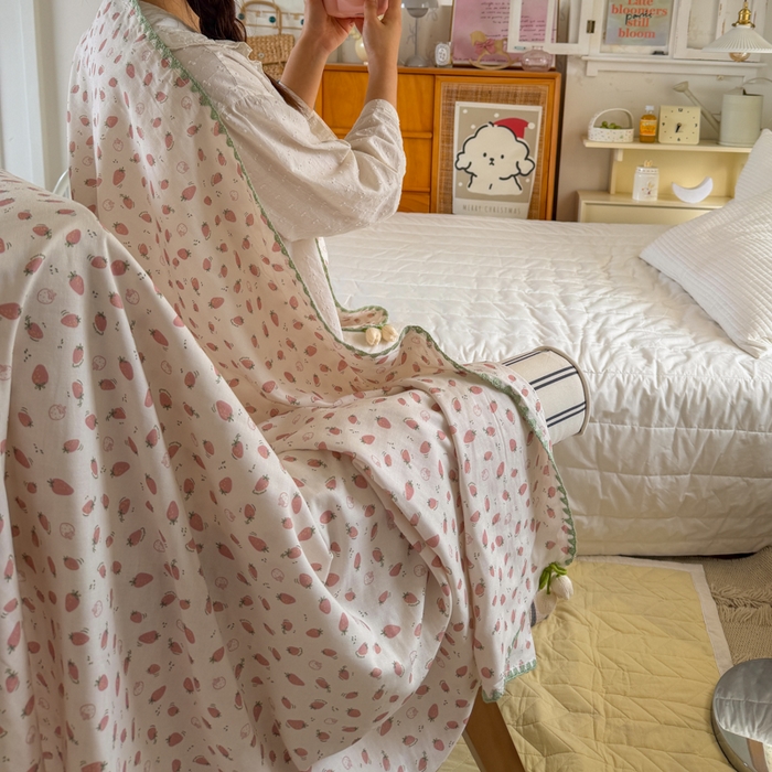 91家纺网 家纺一手货源 找家纺 潮邦创意家居 2026新A类全棉双层纱三角针四角郁金香吊坠盖毯—郁金纱语系列【含A类检测报告】 粉草莓