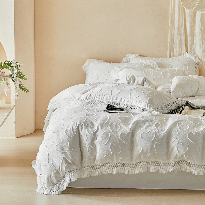 91家纺网 家纺一手货源 找家纺 缘生活 2026春夏新款民宿立体剪花蝴蝶结流苏四件套 剪花爱心流苏本白