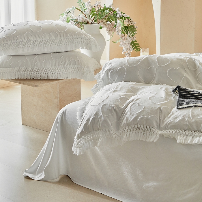 91家纺网 家纺一手货源 找家纺 缘生活 2026春夏新款民宿立体剪花蝴蝶结流苏四件套 剪花爱心流苏本白