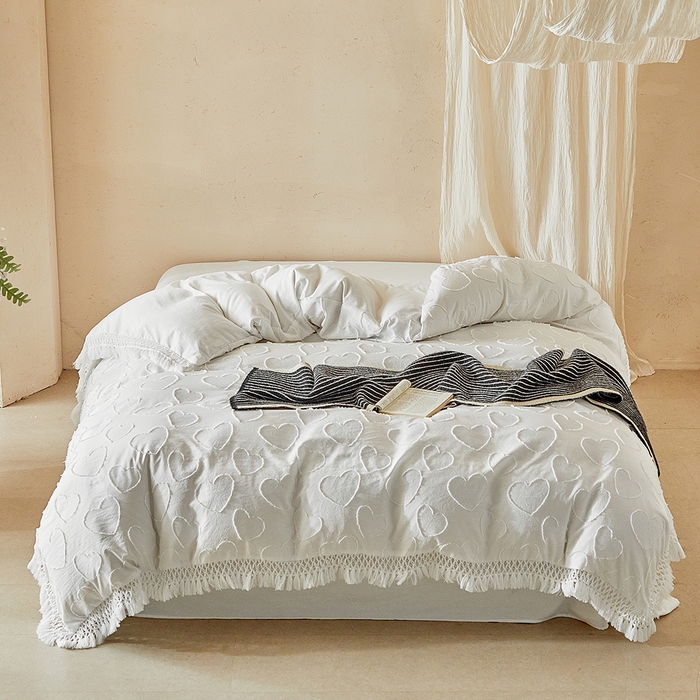 91家纺网 家纺一手货源 找家纺 缘生活 2026春夏新款民宿立体剪花蝴蝶结流苏四件套 剪花爱心流苏本白