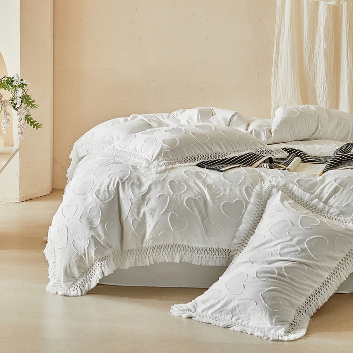 91家纺网 家纺一手货源 找家纺 缘生活 2026春夏新款民宿立体剪花蝴蝶结流苏四件套 剪花爱心流苏本白