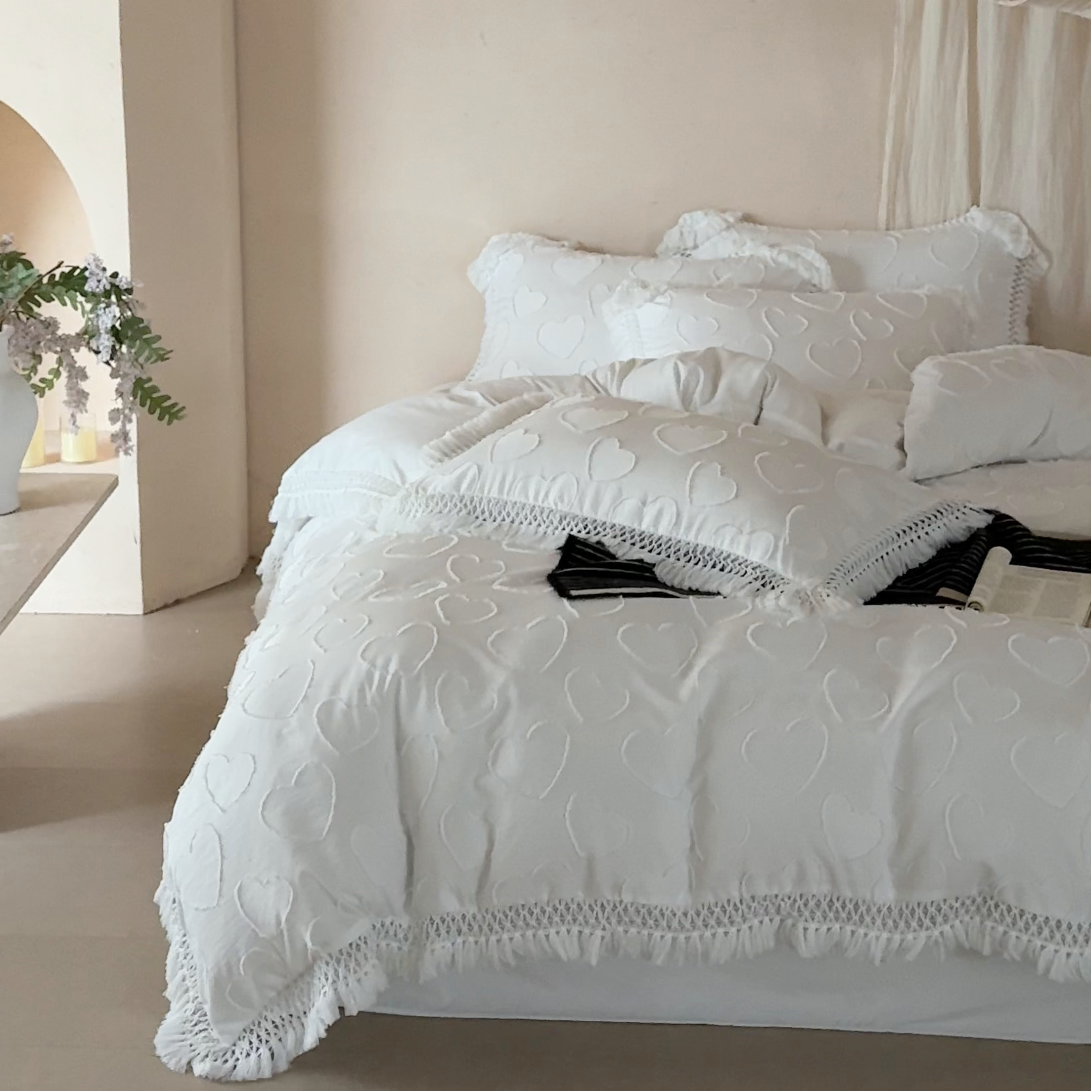 91家纺网 家纺一手货源 找家纺 缘生活 2026春夏新款民宿立体剪花蝴蝶结流苏四件套 剪花爱心流苏本白