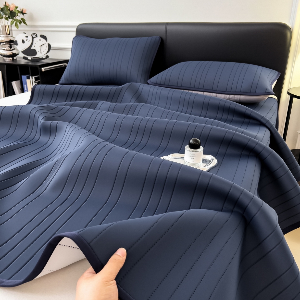 91家纺网 家纺一手货源 找家纺 丝羽坊 2026新款云朵凉感纯色小冰皮软凉席-平铺款 深睡蓝