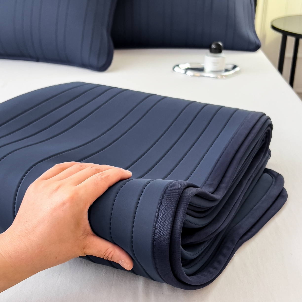 91家纺网 家纺一手货源 找家纺 丝羽坊 2026新款云朵凉感纯色小冰皮软凉席-平铺款 深睡蓝