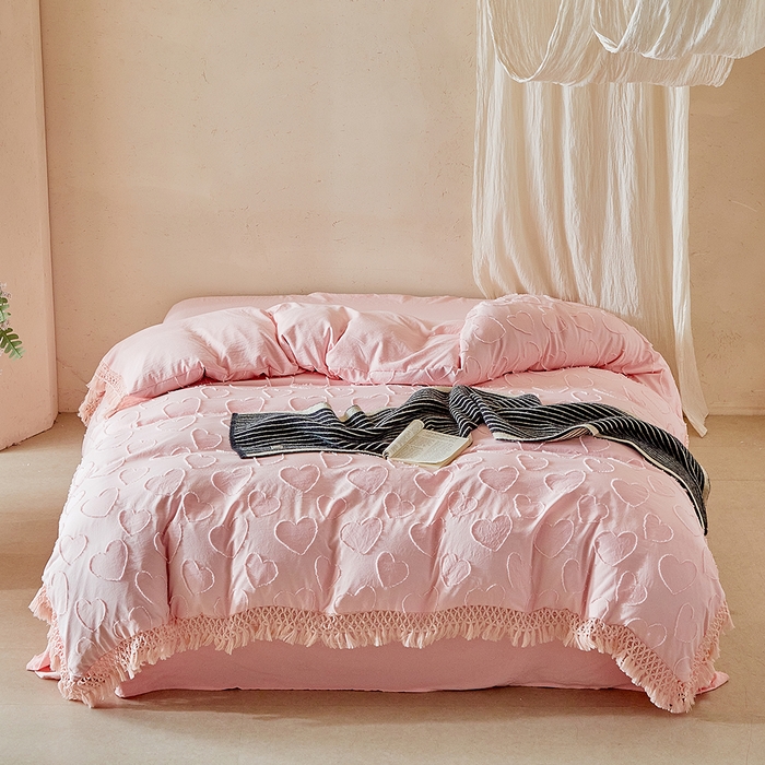 91家纺网 家纺一手货源 找家纺 缘生活 2026春夏新款民宿立体剪花蝴蝶结流苏四件套 剪花爱心流苏粉色