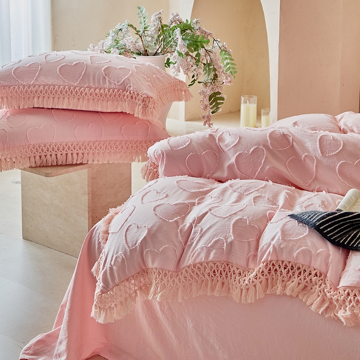 91家纺网 家纺一手货源 找家纺 缘生活 2026春夏新款民宿立体剪花蝴蝶结流苏四件套 剪花爱心流苏粉色