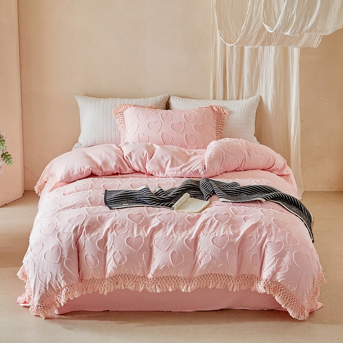 91家纺网 家纺一手货源 找家纺 缘生活 2026春夏新款民宿立体剪花蝴蝶结流苏四件套 剪花爱心流苏粉色